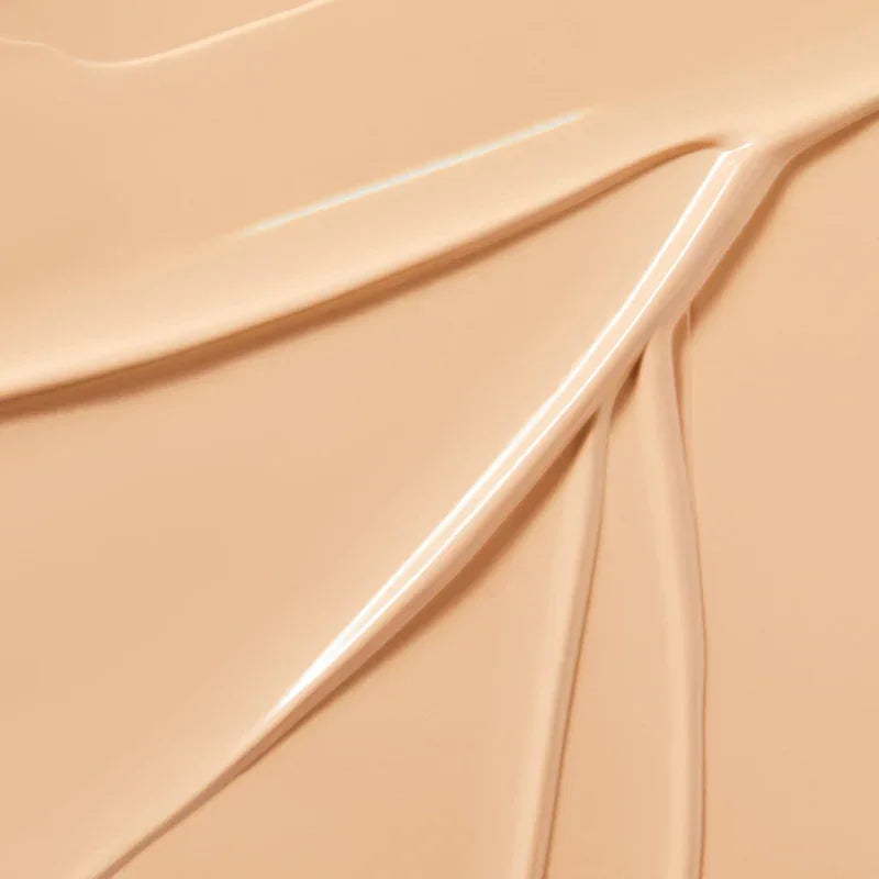 Fond de teint fluide teinte naturelle, texture onctueuse et couvrance légère | La Para Du Lac