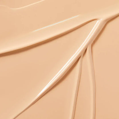 Fond de teint fluide teinte naturelle, texture onctueuse et couvrance légère | La Para Du Lac